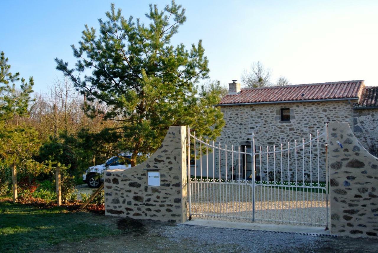 Les Epis Du Vent Bed & Breakfast Adilly Dış mekan fotoğraf