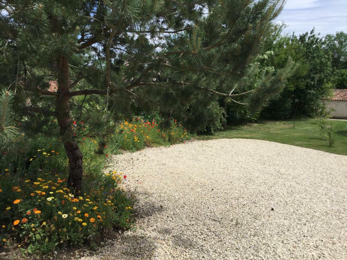 Les Epis Du Vent Bed & Breakfast Adilly Dış mekan fotoğraf